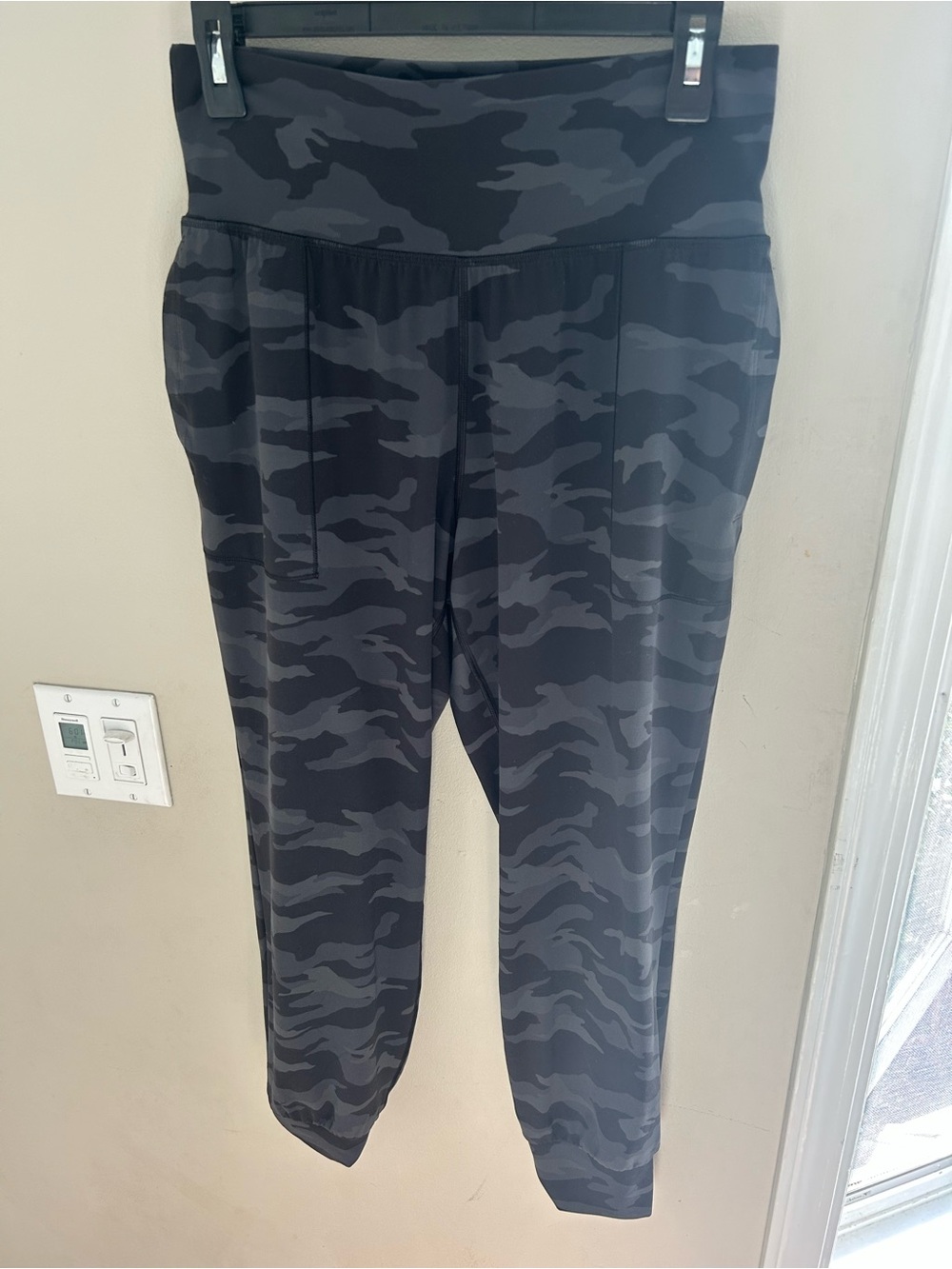 Athleta Salutation Camo Joggers